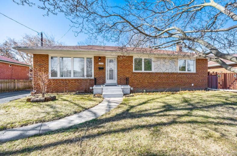 2746 Midland Avenue photo 1