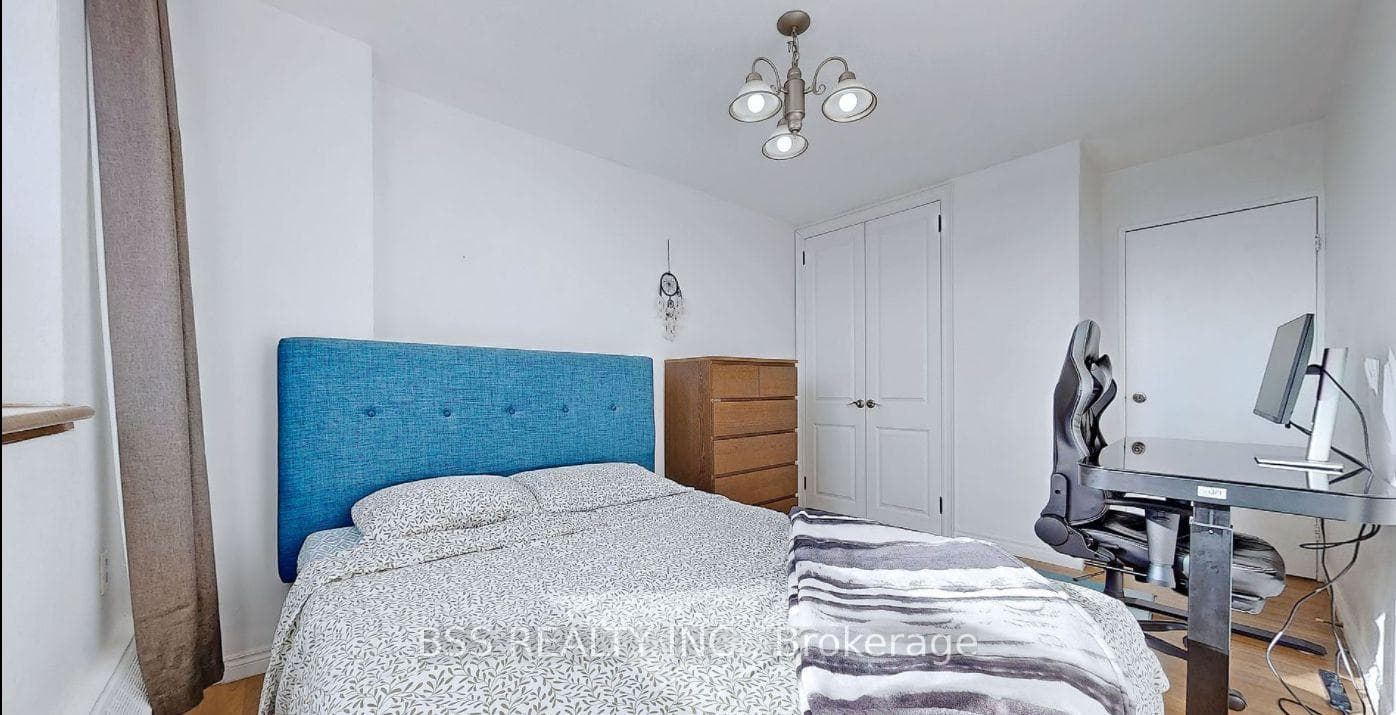 180 Markham Road Unit 718 photo 9
