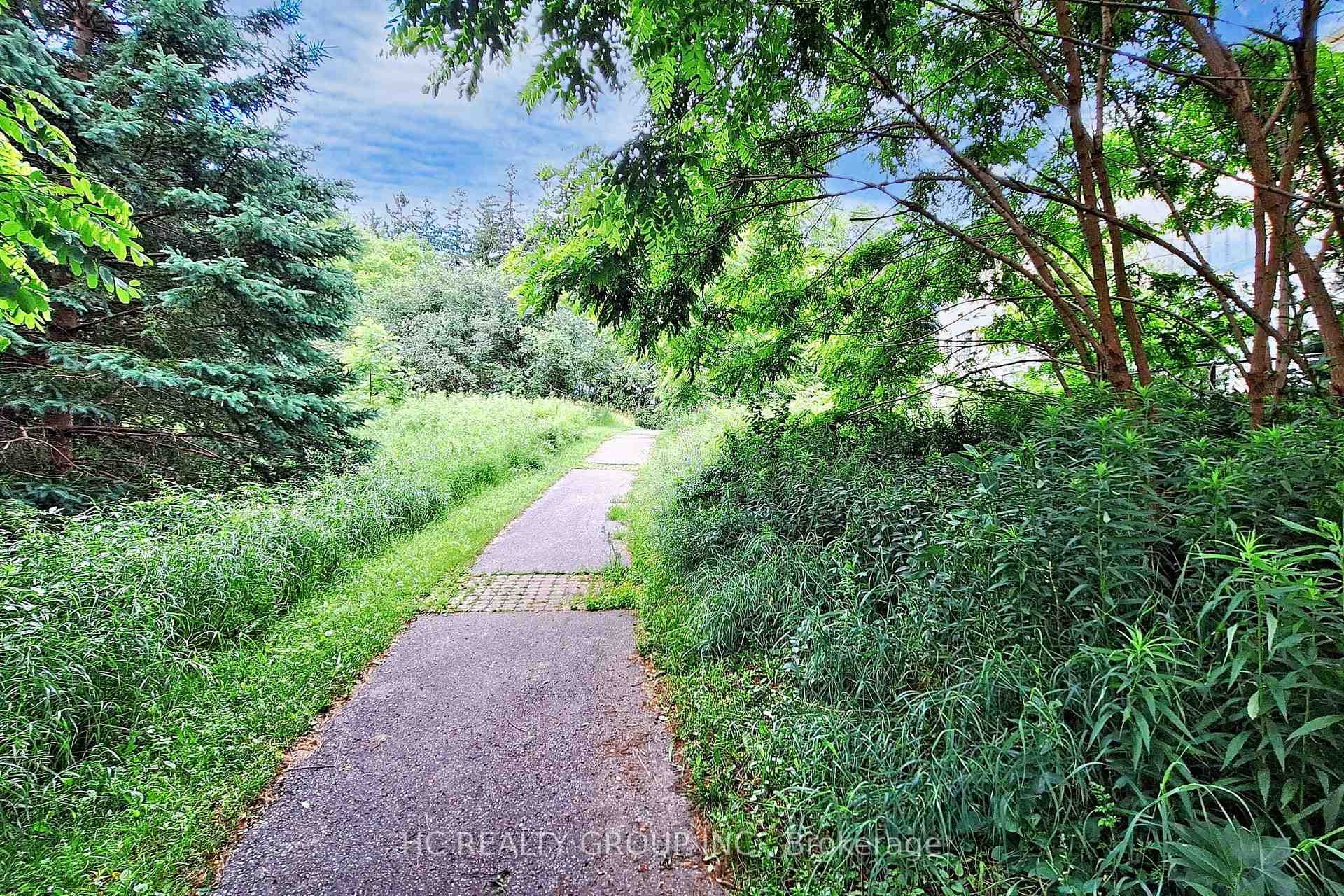43 Milbourne Lane photo 37