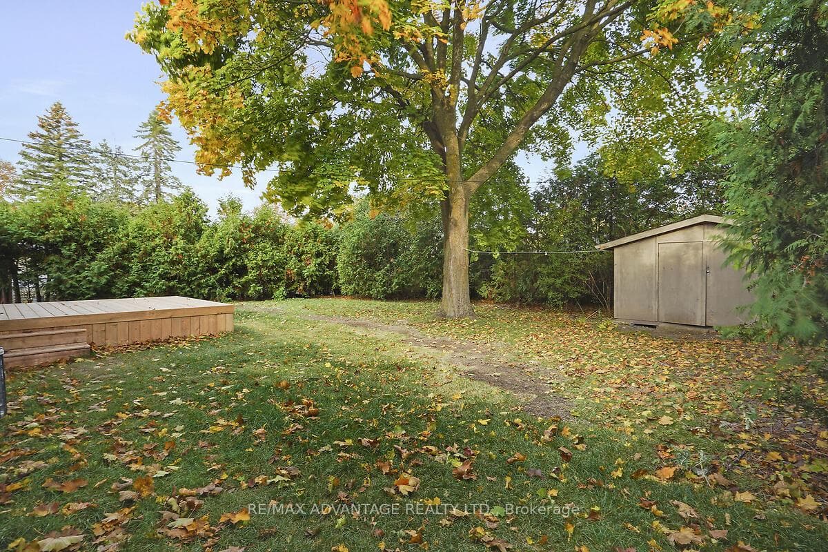 552 Everglade Crescent photo 37