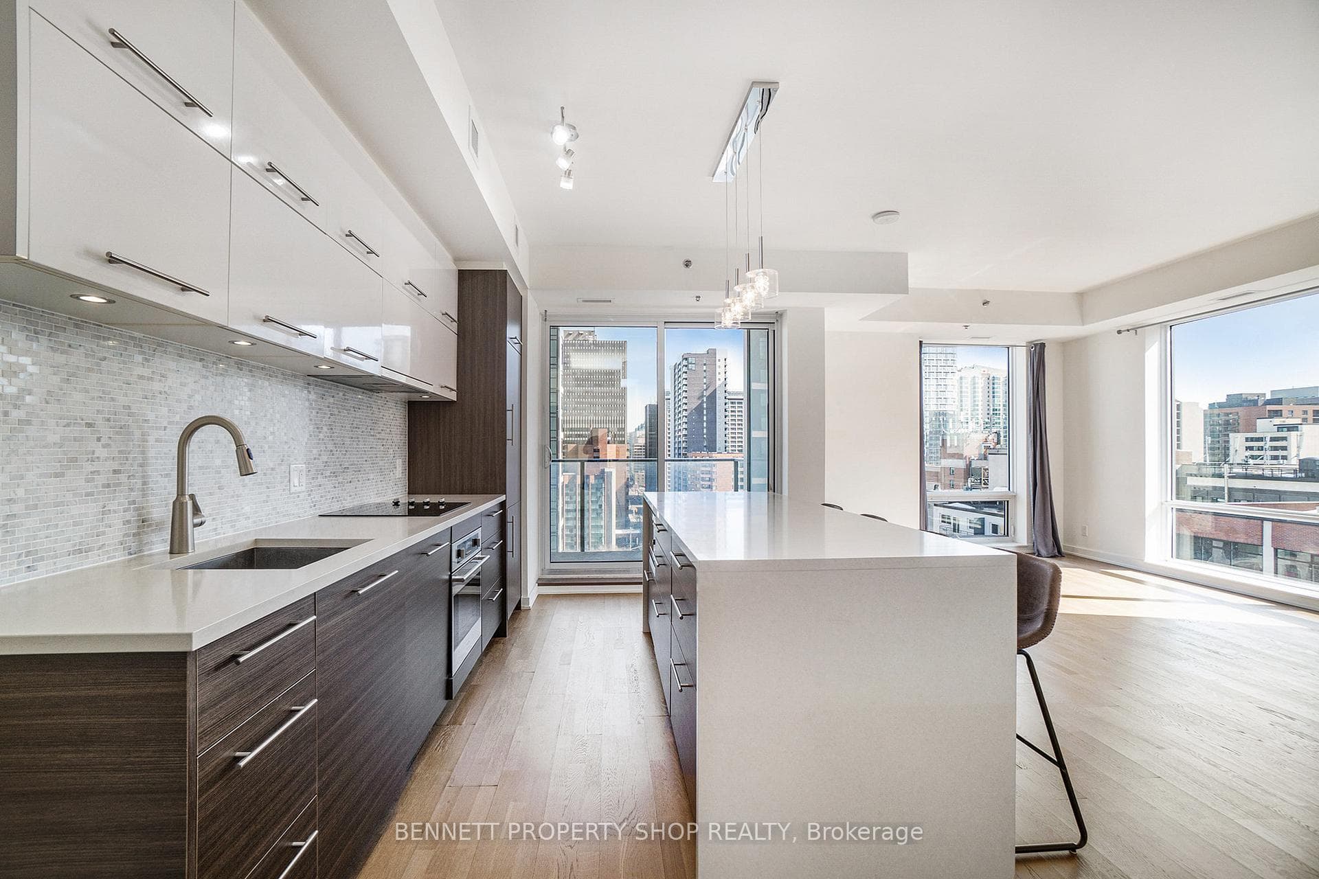 428 Sparks Street Unit 1402 photo 3