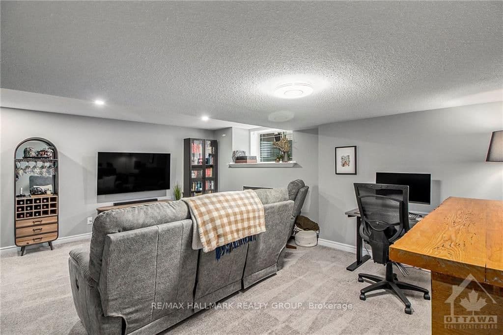 213 GOSSAMER Street photo 28