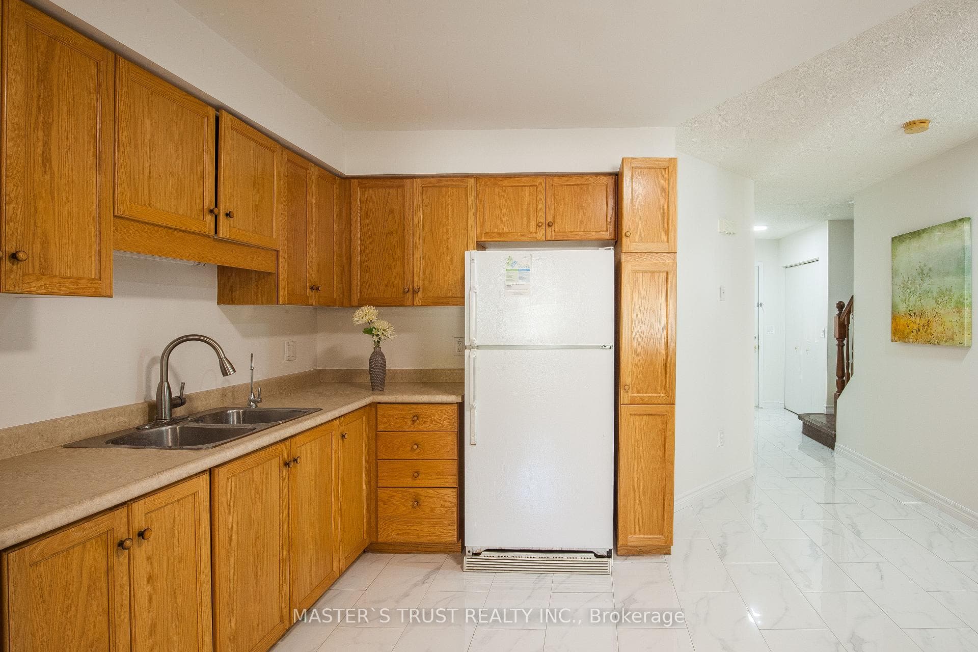233 Silurian Drive photo 12