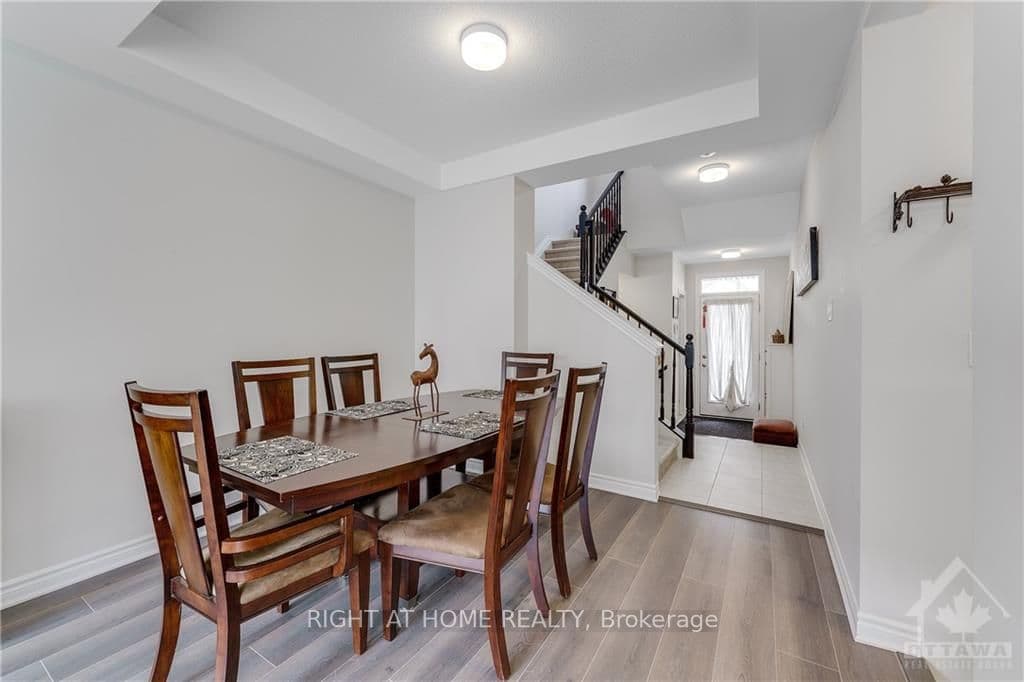 715 DERREEN Avenue photo 6