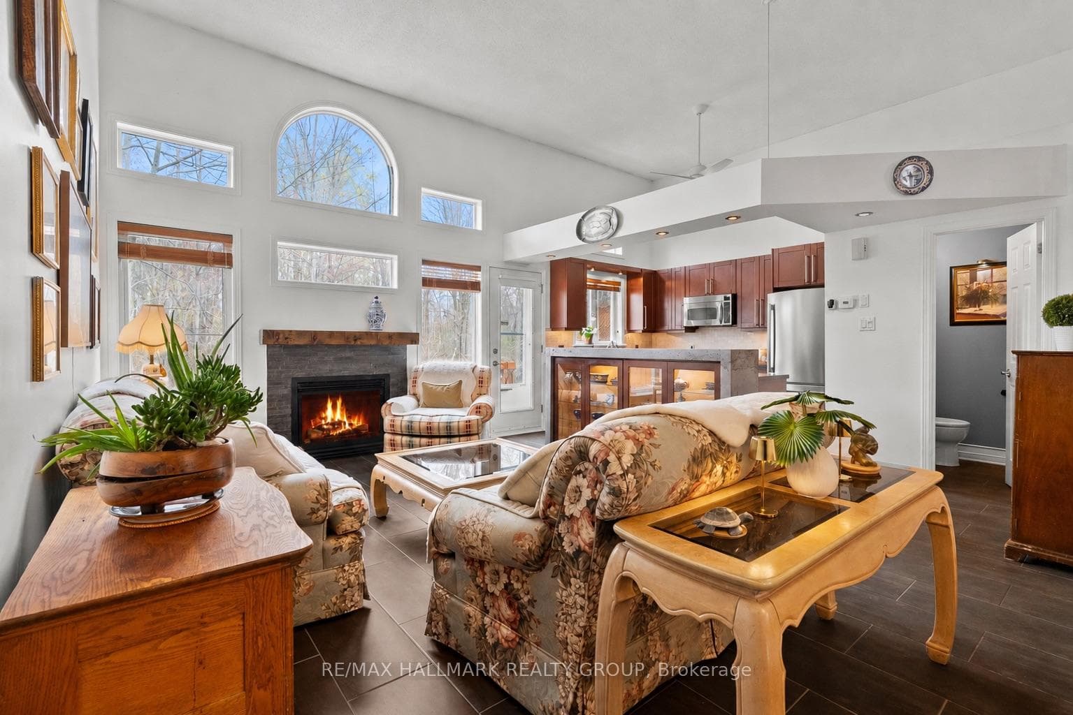 243 Gladeview Private photo 9