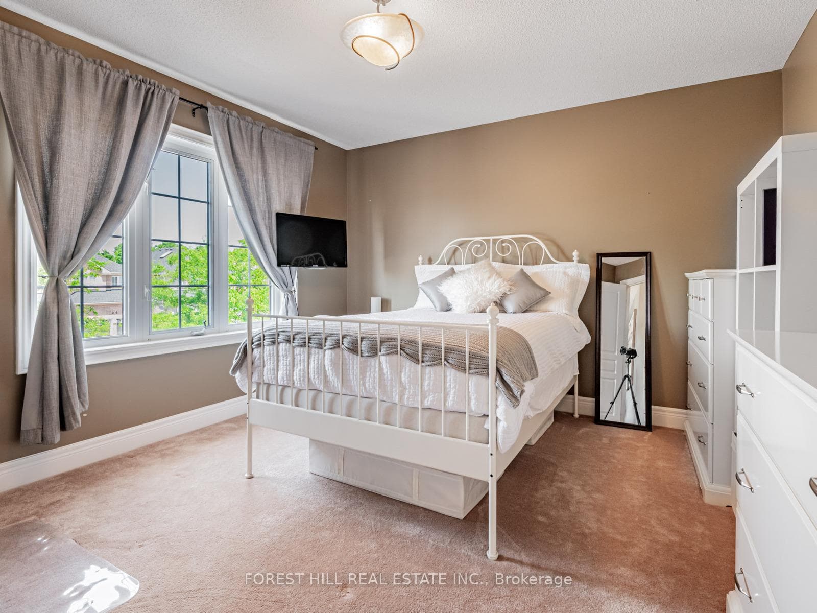 33 CONNAUGHT Lane photo 20