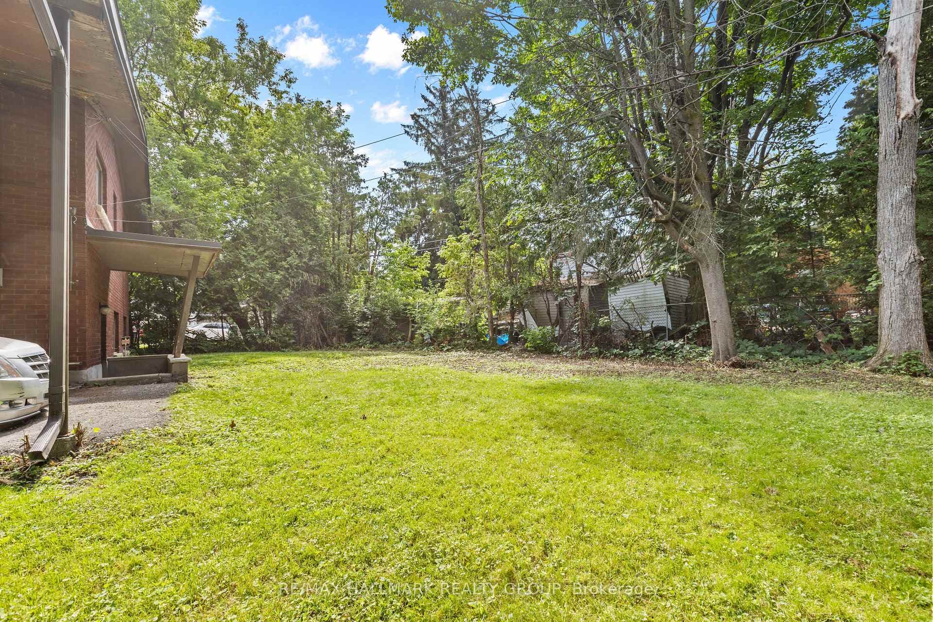 492 Vernon Avenue photo 33