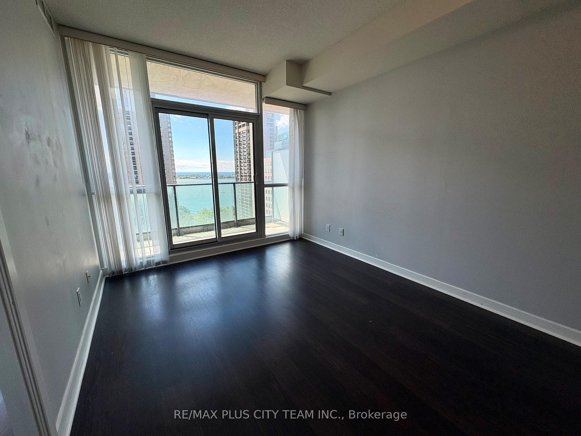 33 Bay Street Unit 2109 photo 4