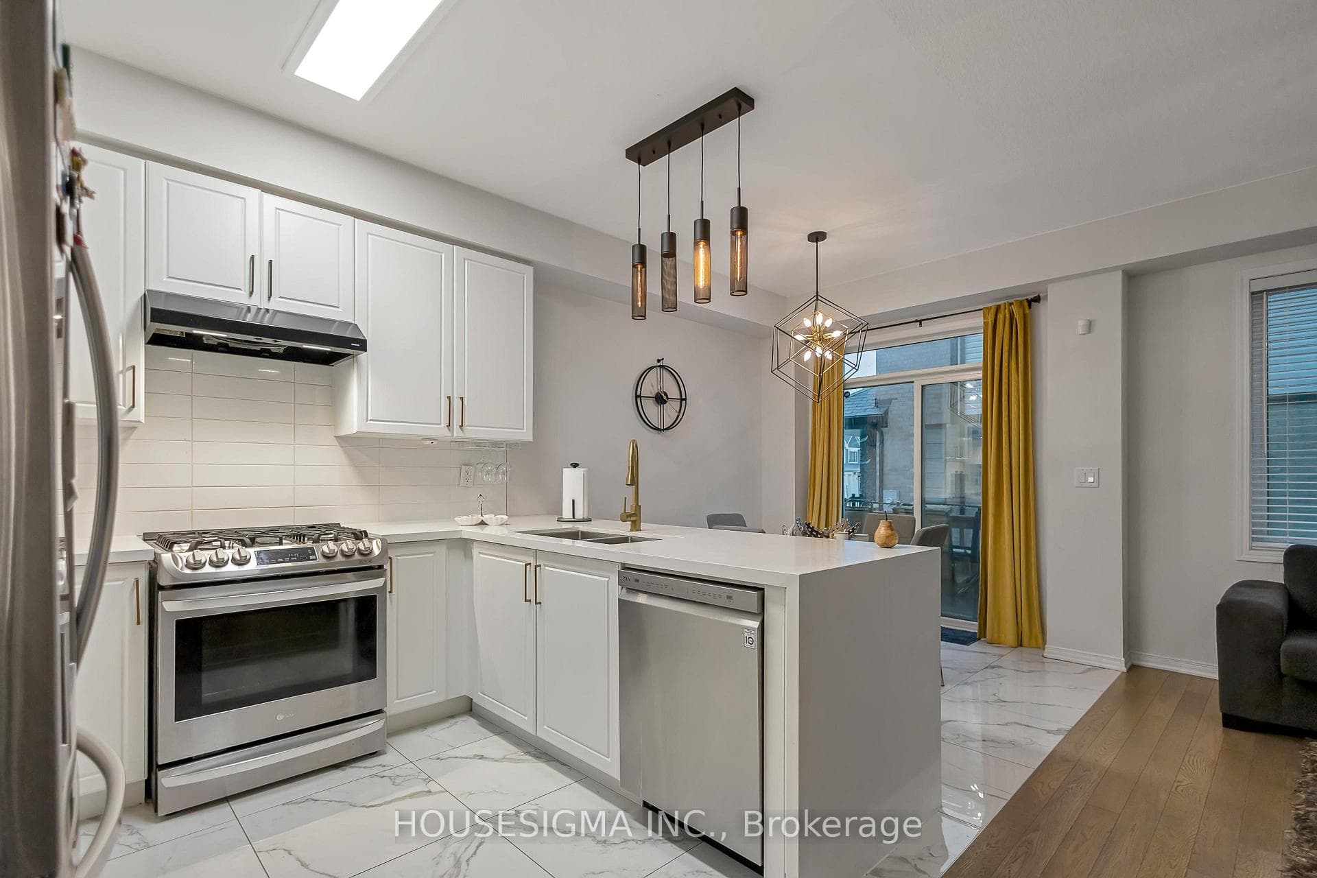 95 Oaktree Drive photo 5