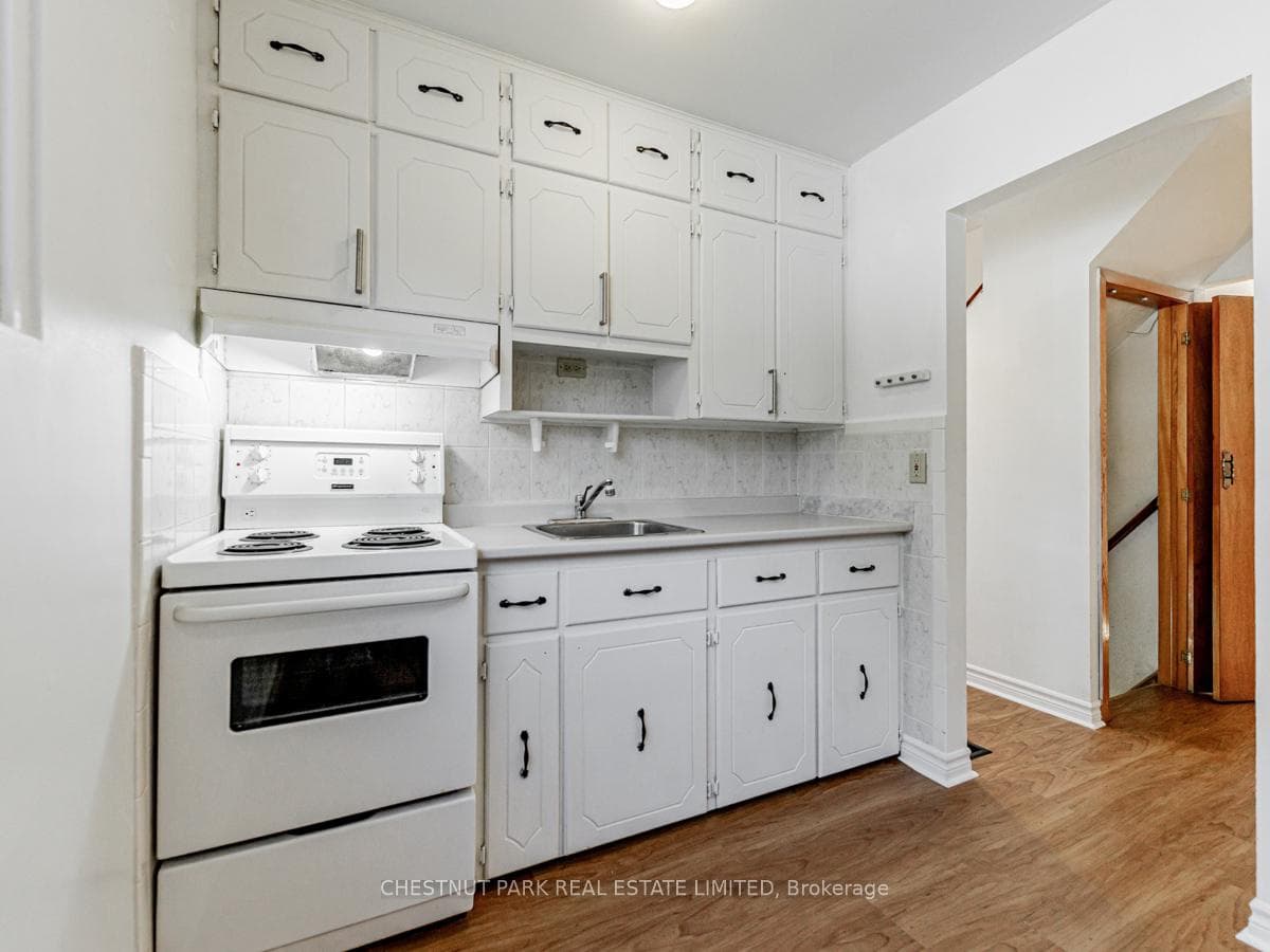 4 Kemp Square photo 6