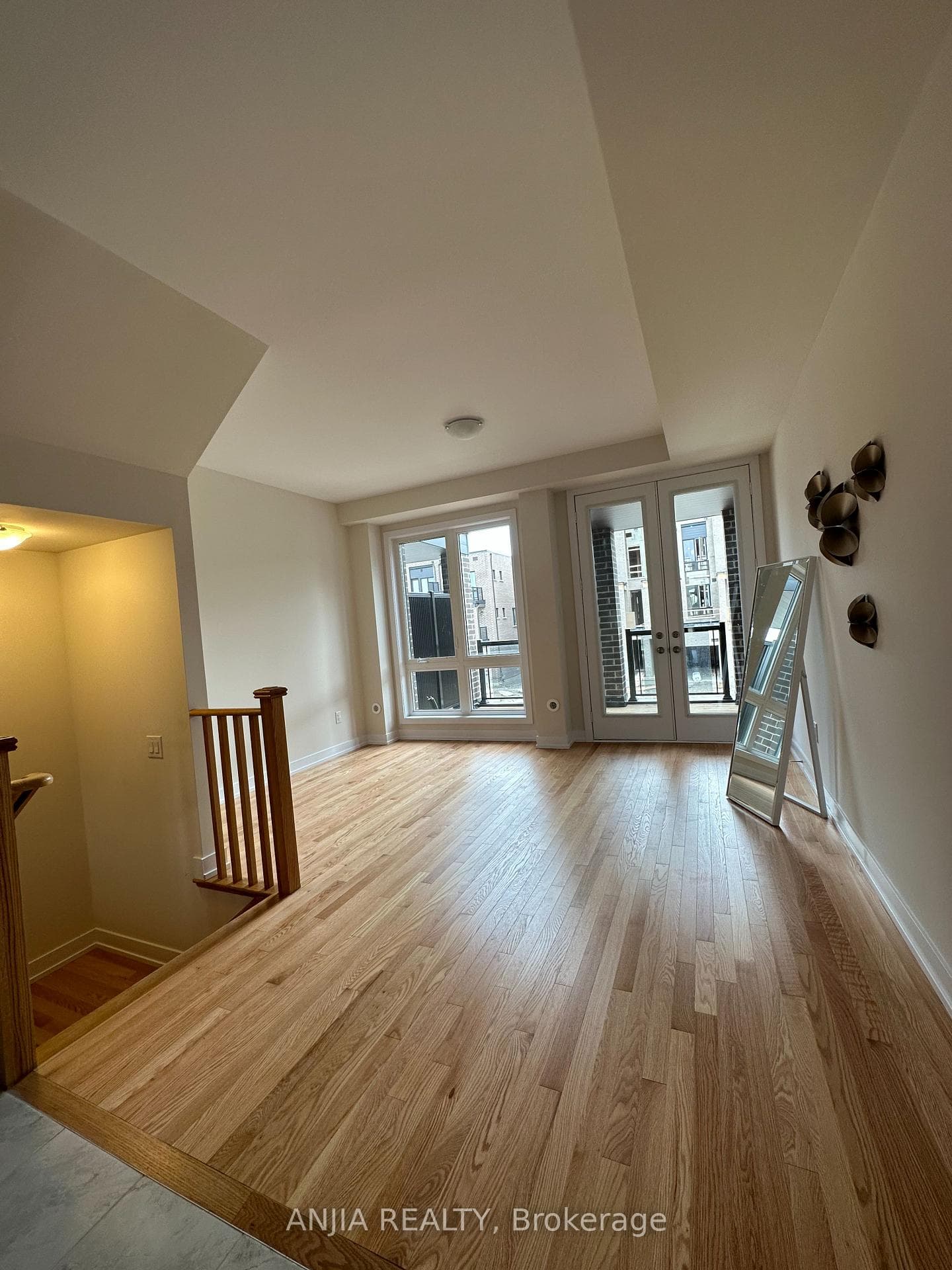 111 Stauffer Crescent photo 7