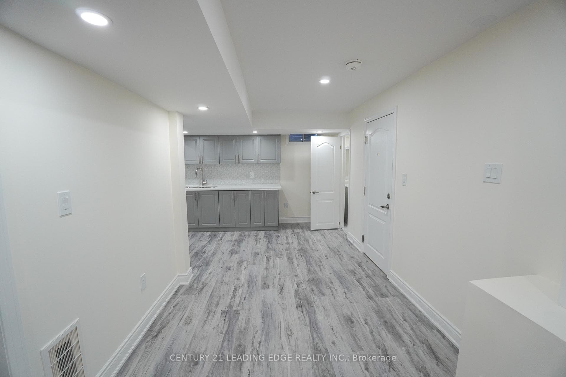 49 Haverty Trail Unit Lower photo 12