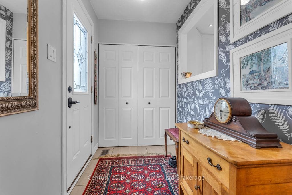997 Vanier Avenue photo 4
