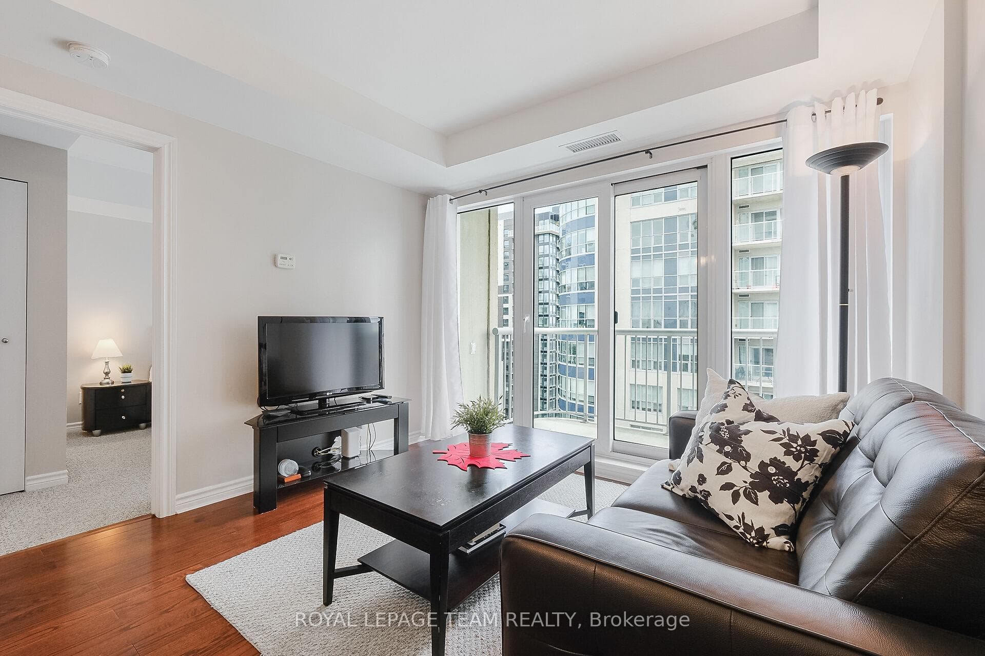 234 RIDEAU Street Unit 1904A photo 14