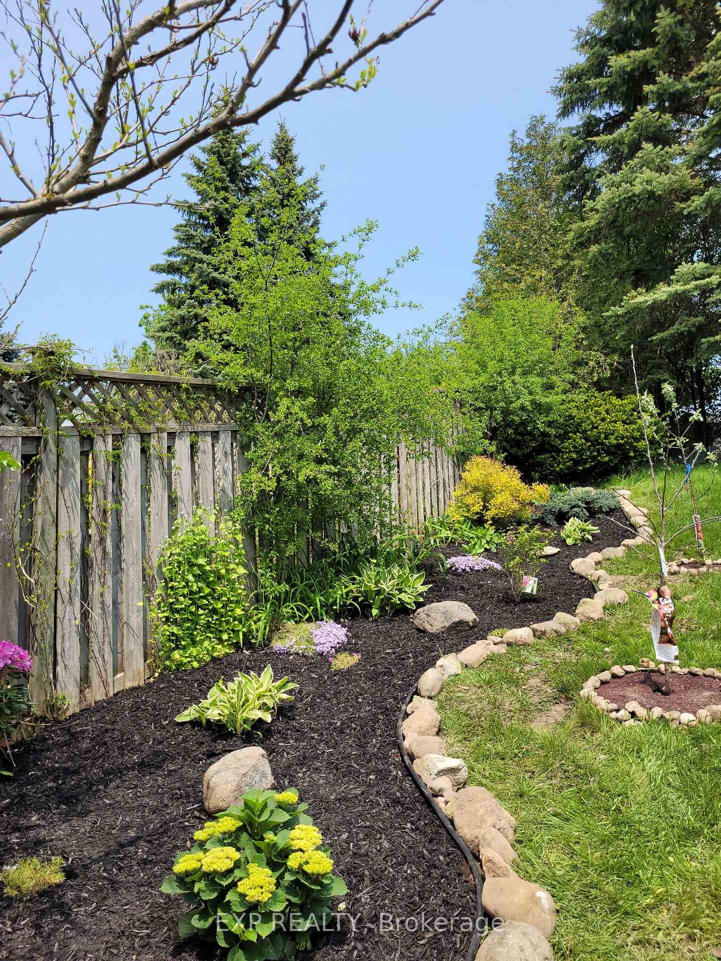 8 Holly Court photo 24