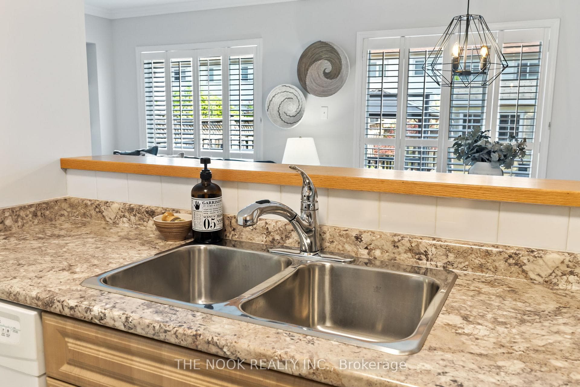 76 Robideau Place photo 8