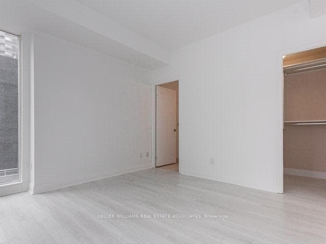 220 Victoria Street Unit 707 photo 10