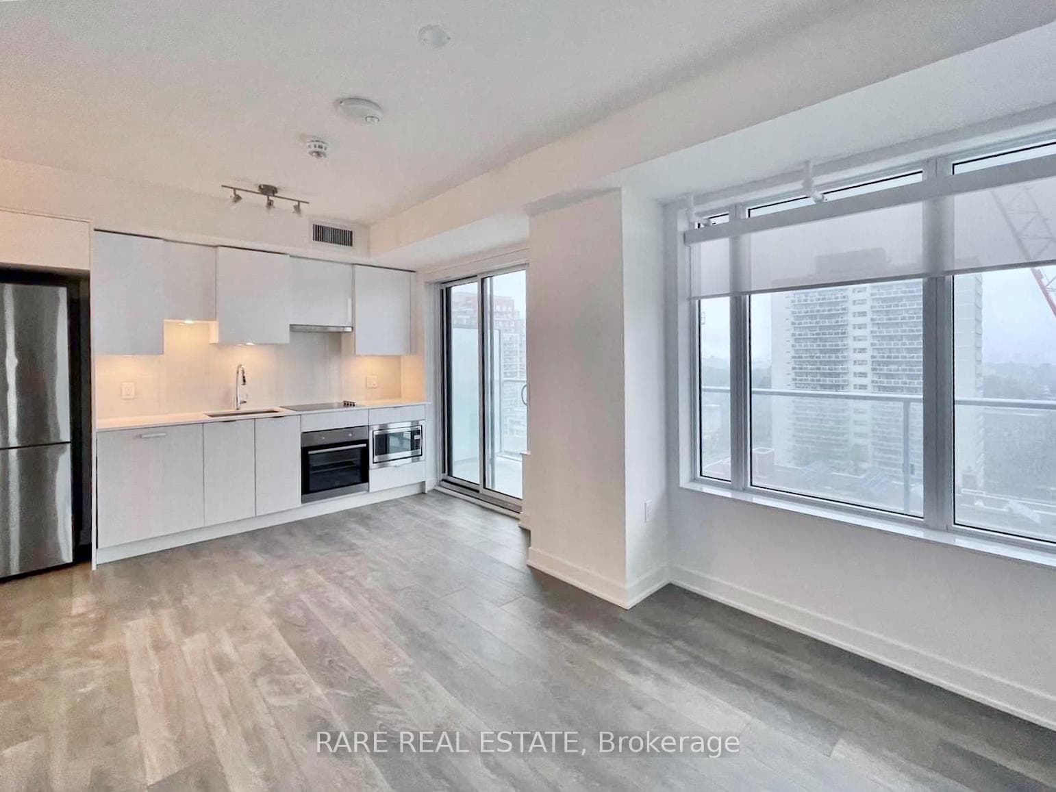 195 Redpath Avenue Unit 1004 photo 4