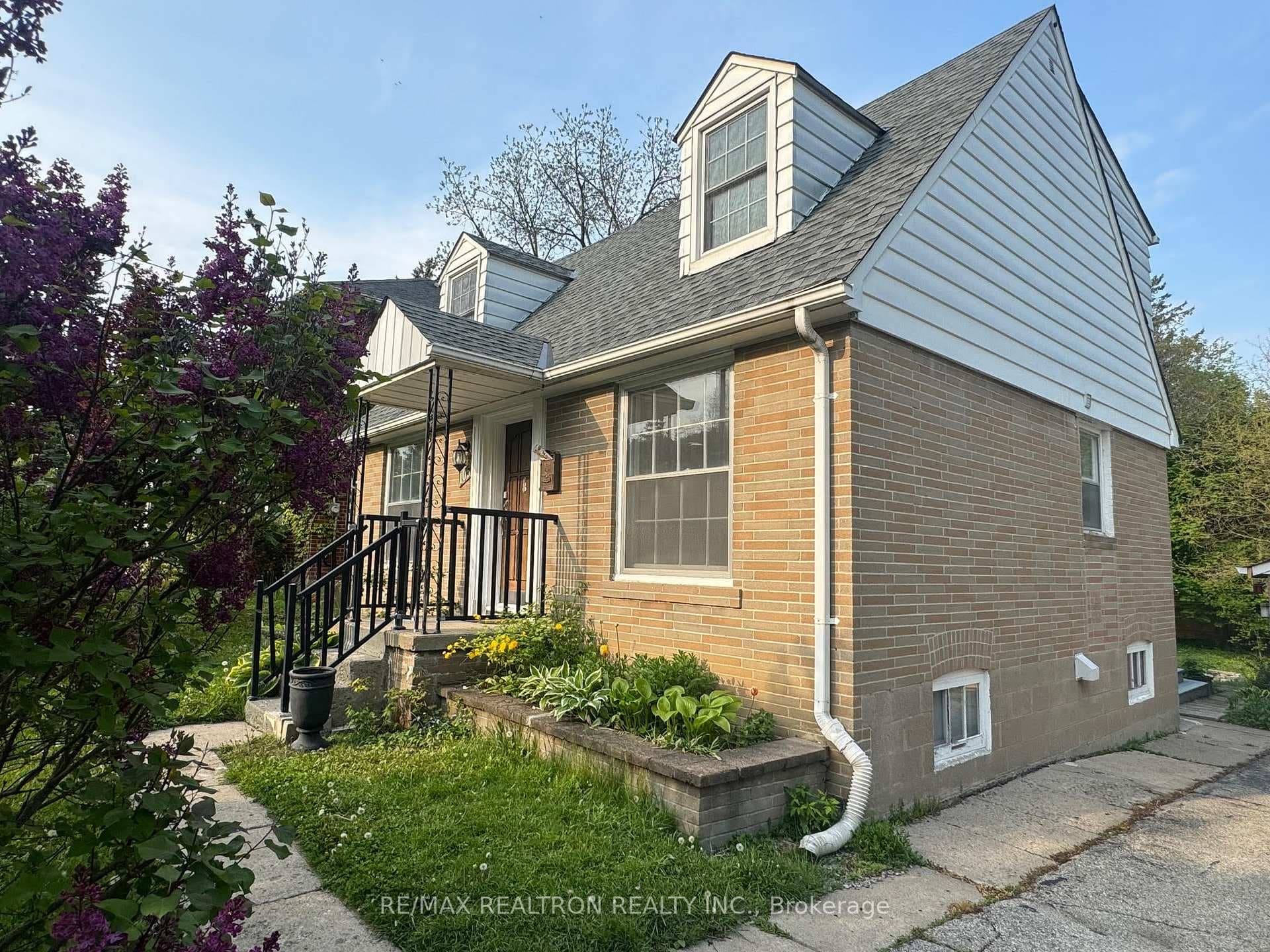 105 Baker Avenue photo 4