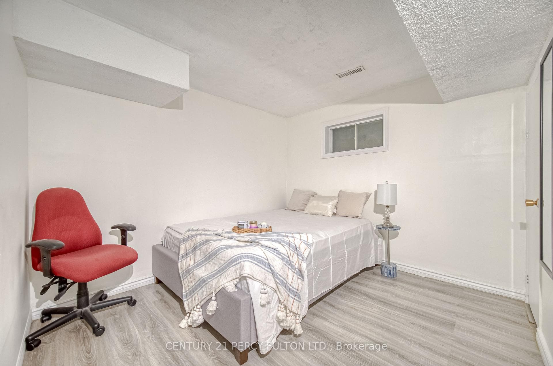 120 Granada Crescent photo 38