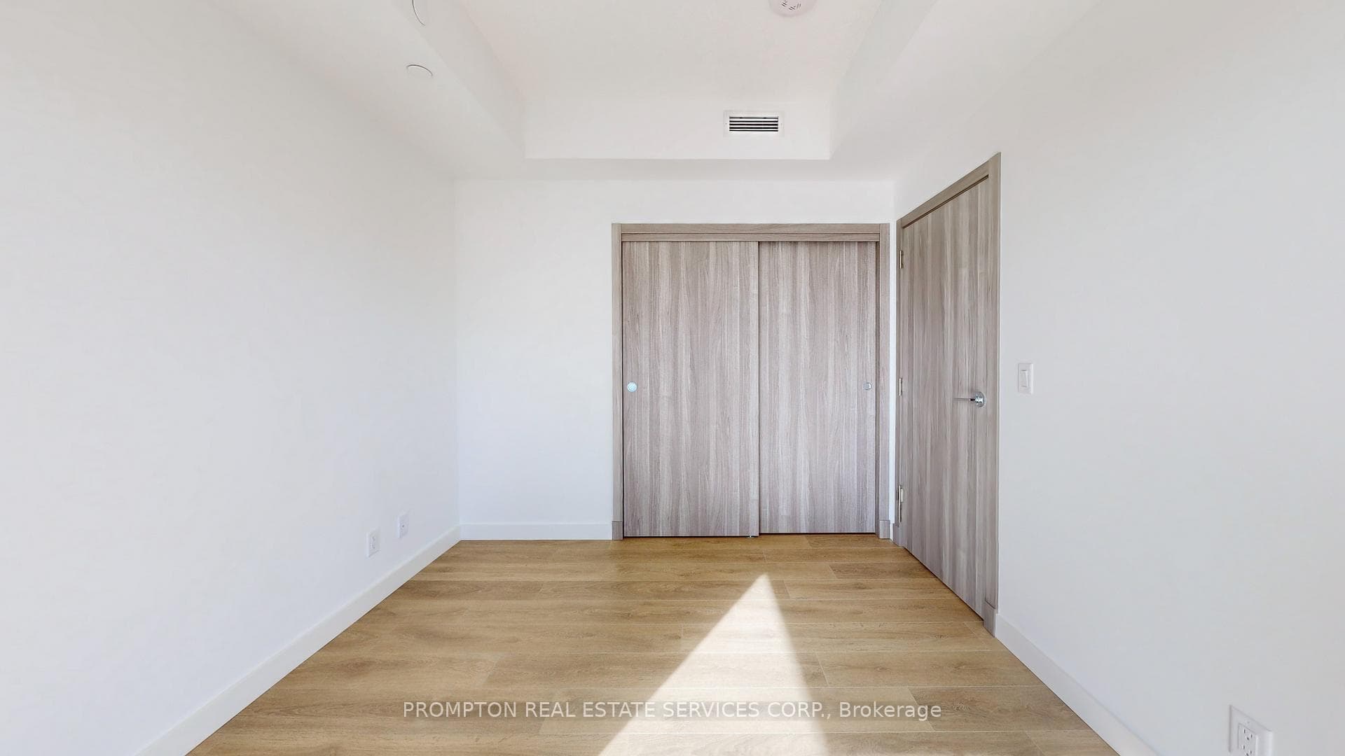 27 Mcmahon Drive Unit 2101 photo 12