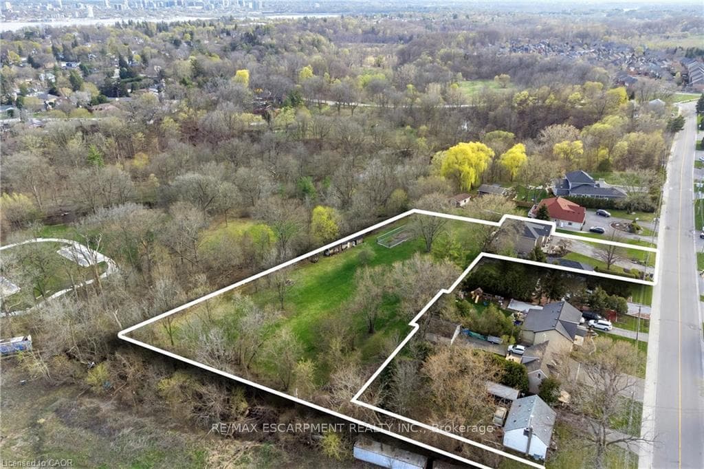 266 Sumach Drive photo 40