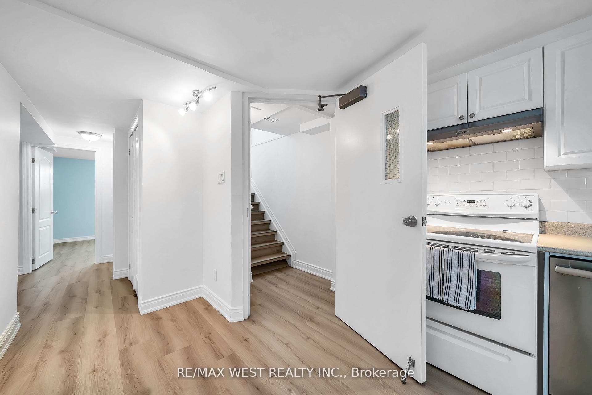 12 Athabasca Street photo 21