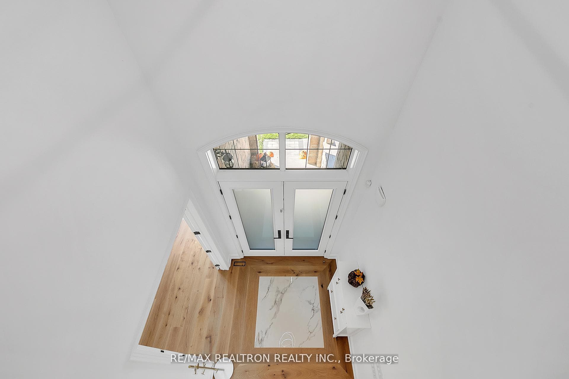 131 Lady Jessica Drive photo 2