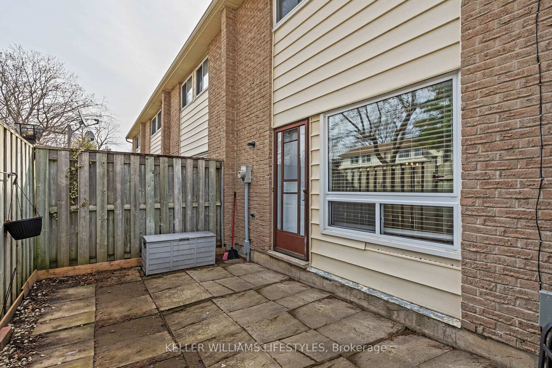 166 Southdale Road Unit 26 photo 38