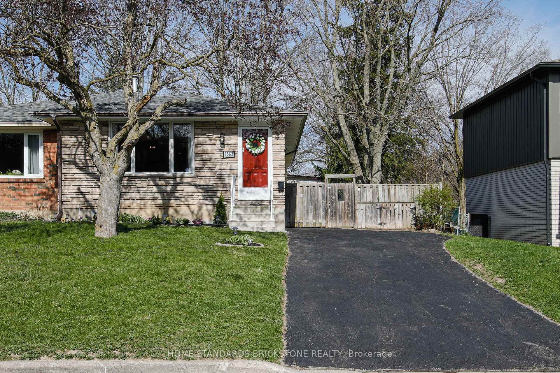 1562 Limberlost Road photo 1