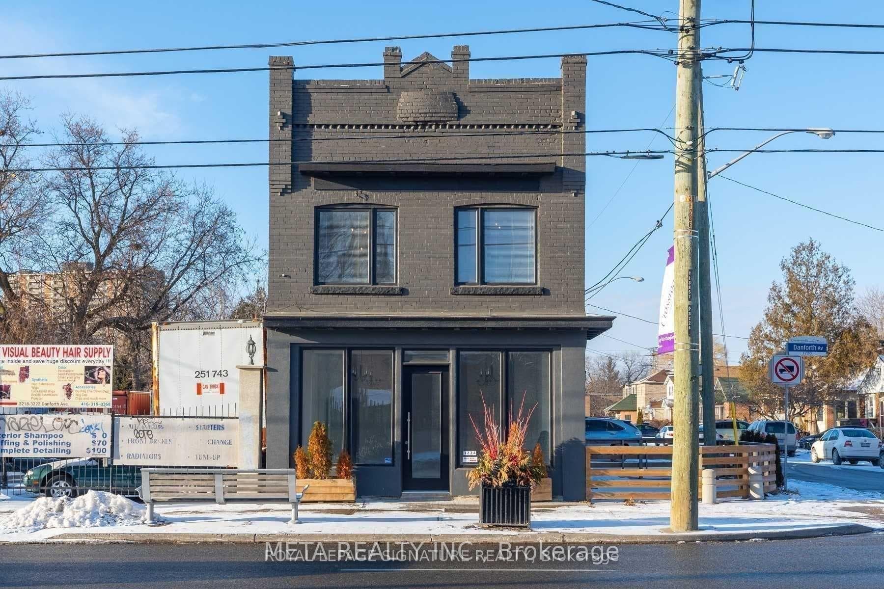 3224 Danforth Avenue Unit 2 photo 12