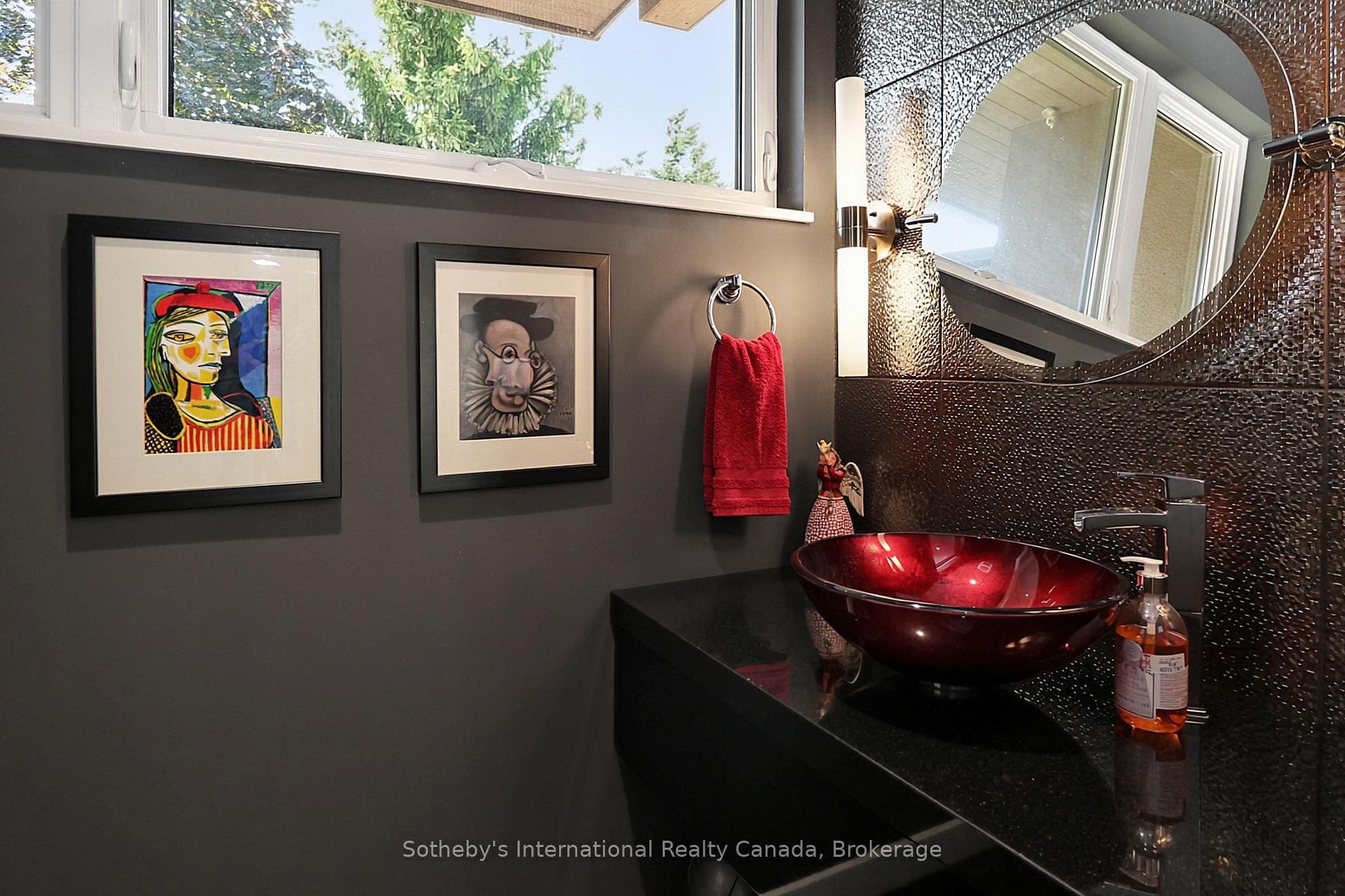 4 Holly Court photo 19