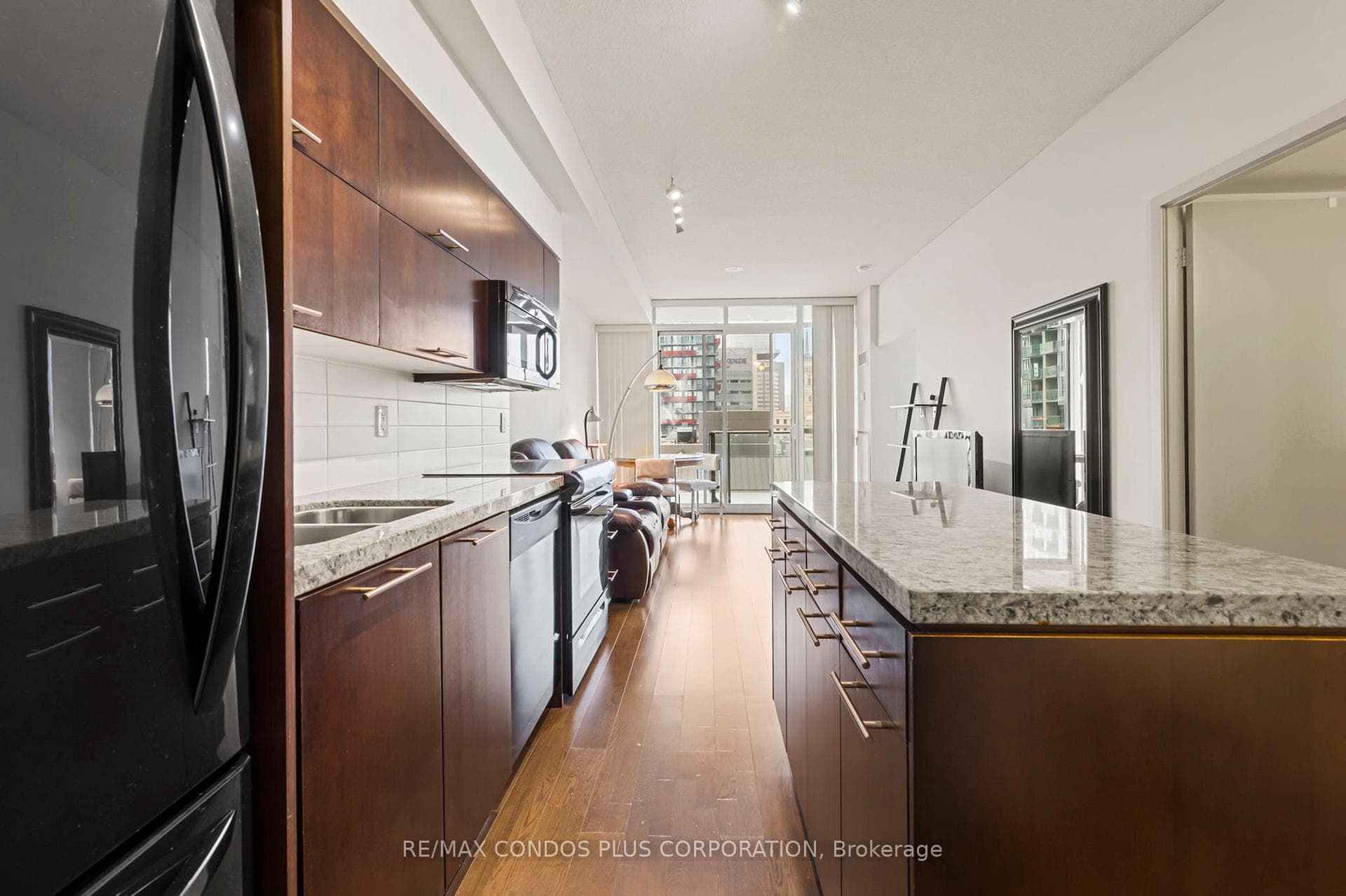 126 Simcoe Street Unit 1806 photo 7