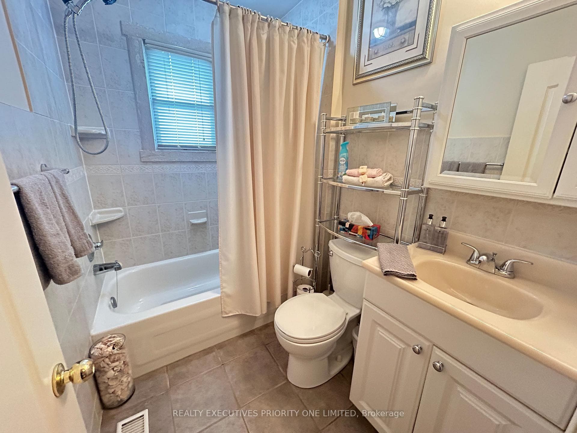 224 Caledonia Road photo 14