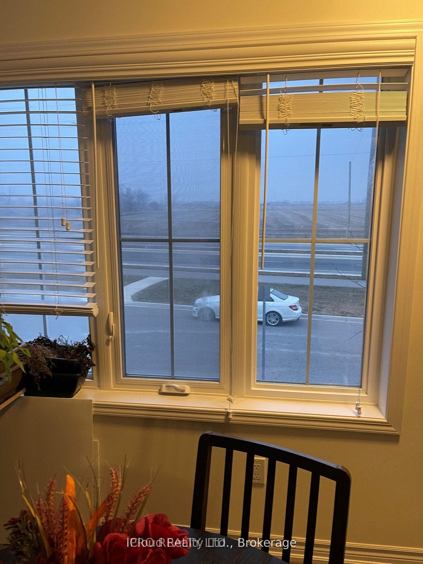 998 Alder Gate photo 11