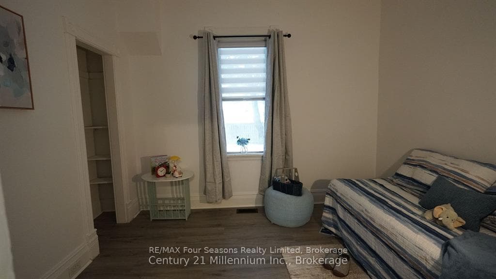 315 Oak Street photo 8