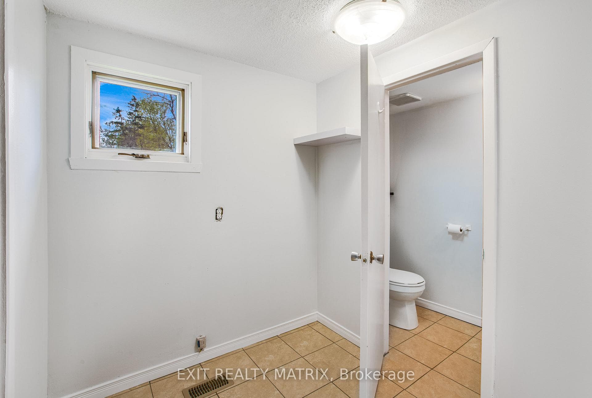 1053B KING Street photo 17