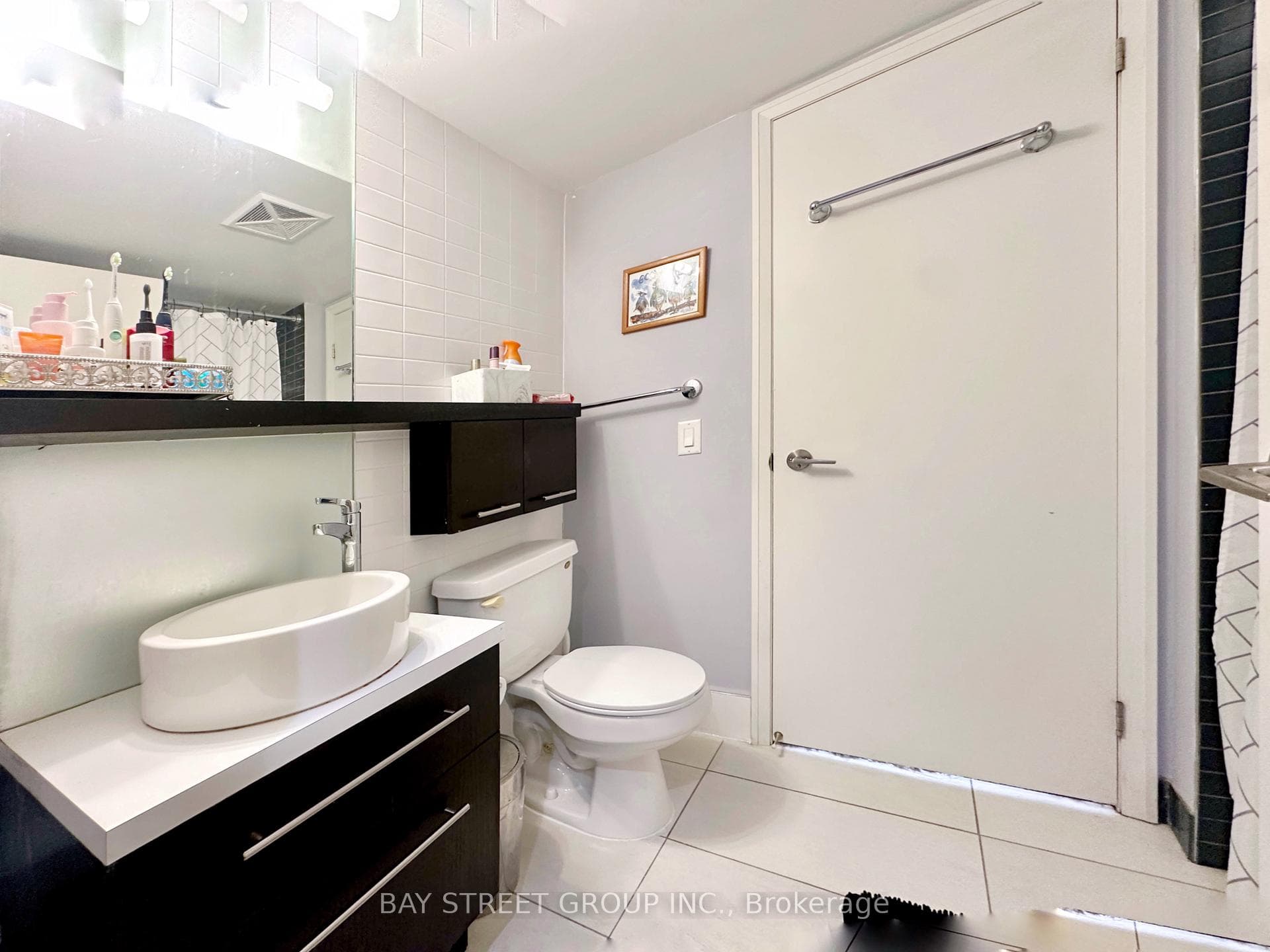 21 Carlton Street Unit 1607 photo 14