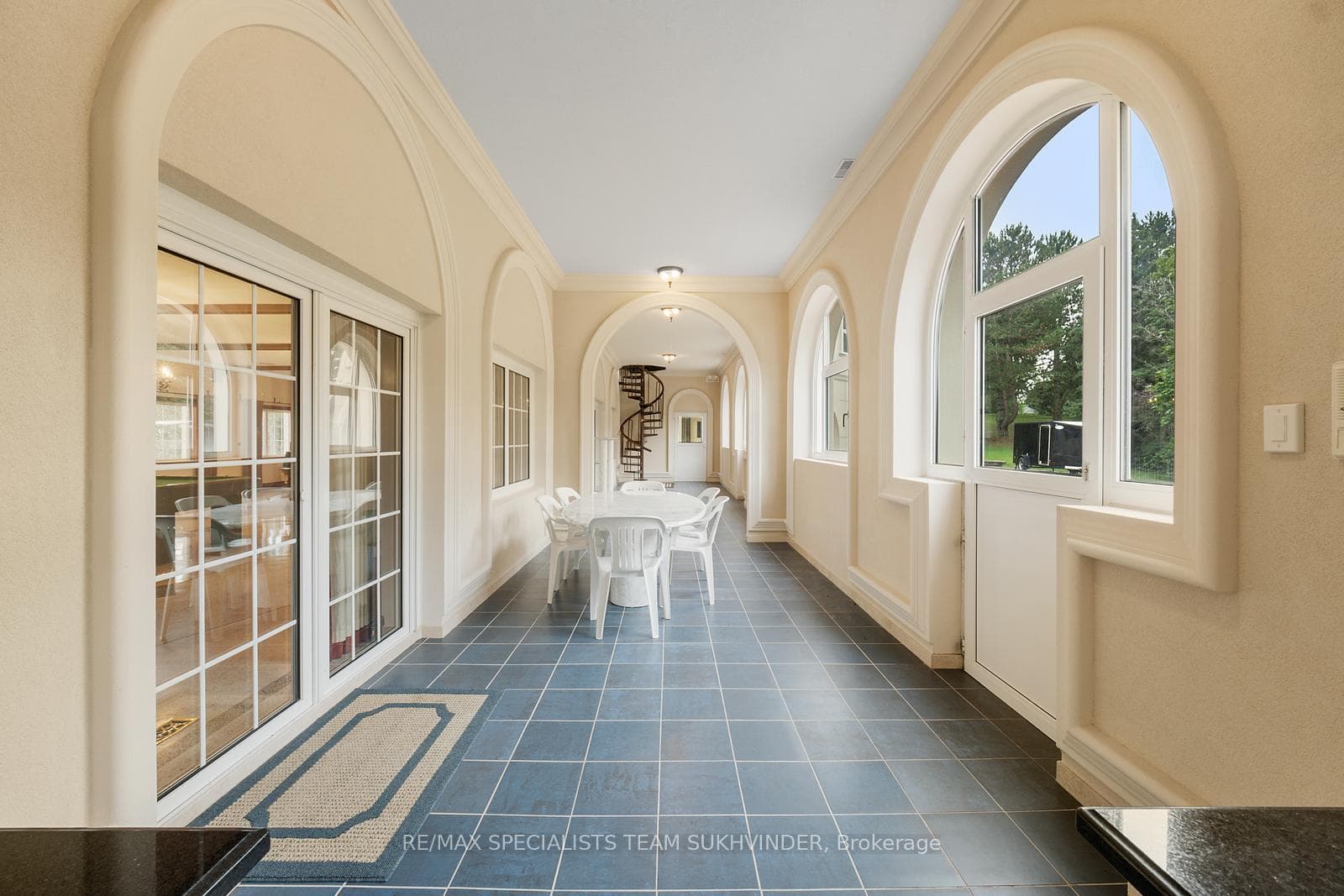 409 Dearbourne Avenue photo 44