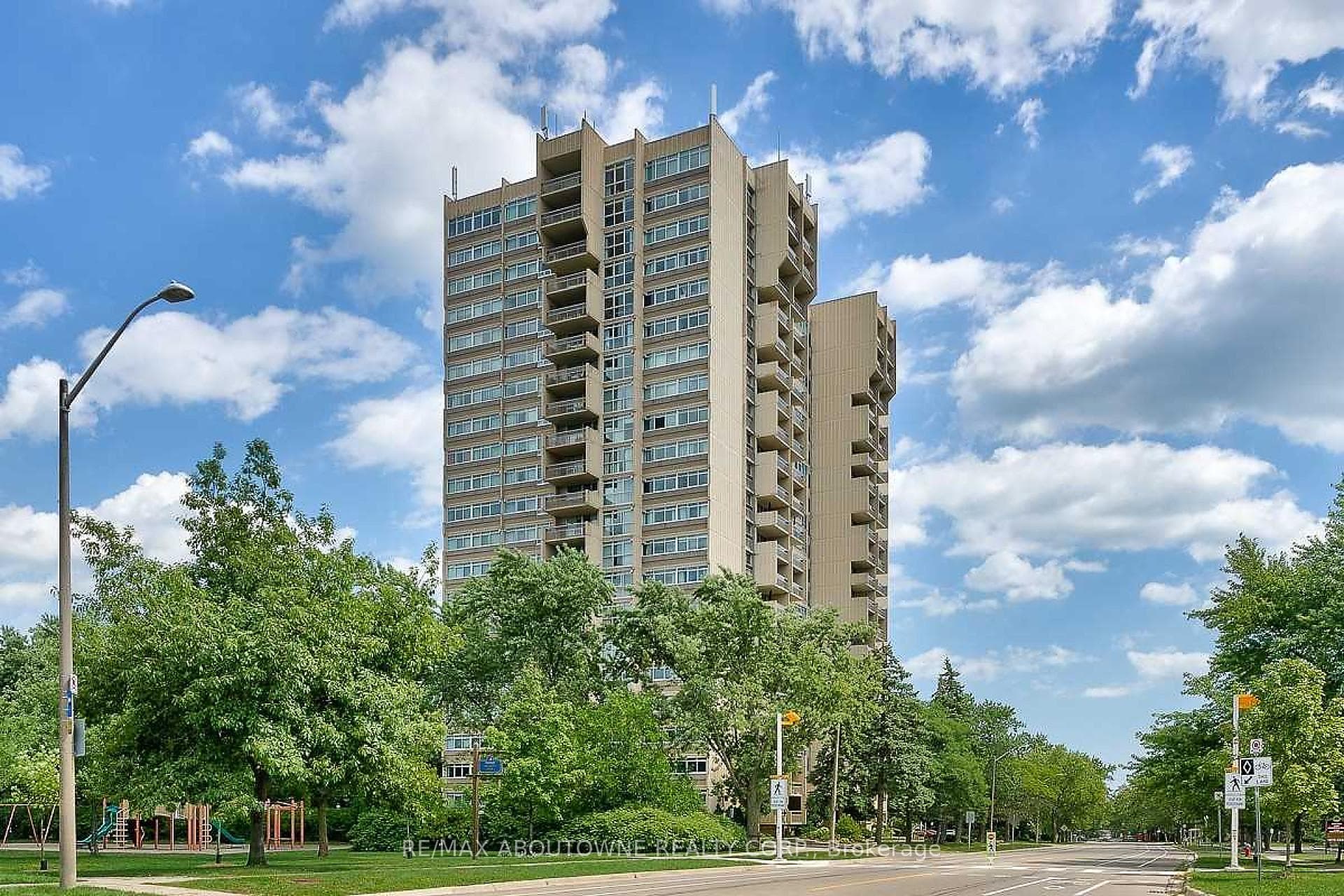 1359 White Oaks Boulevard Unit 1207 photo 1