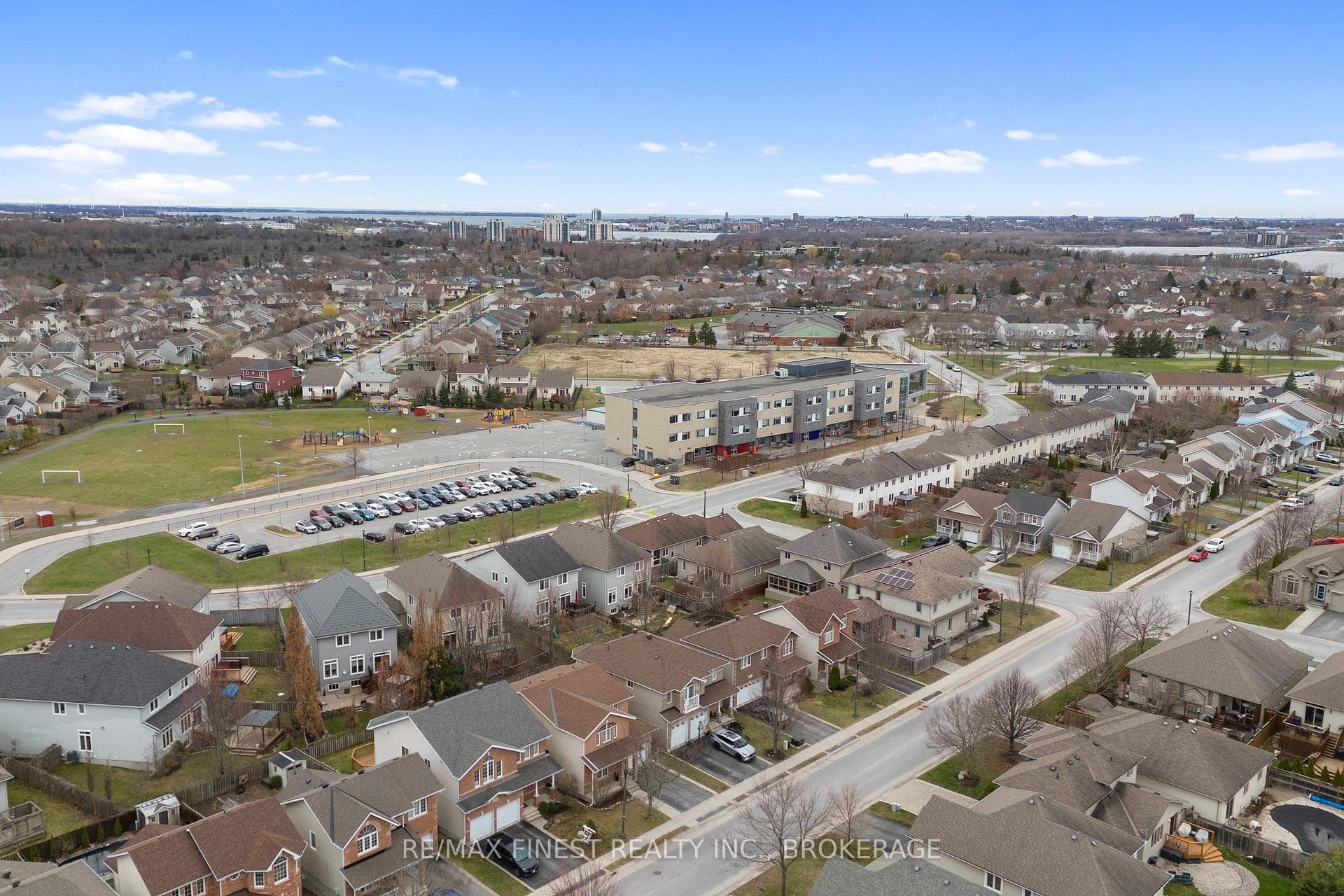 1042 Rainbow Crescent photo 42