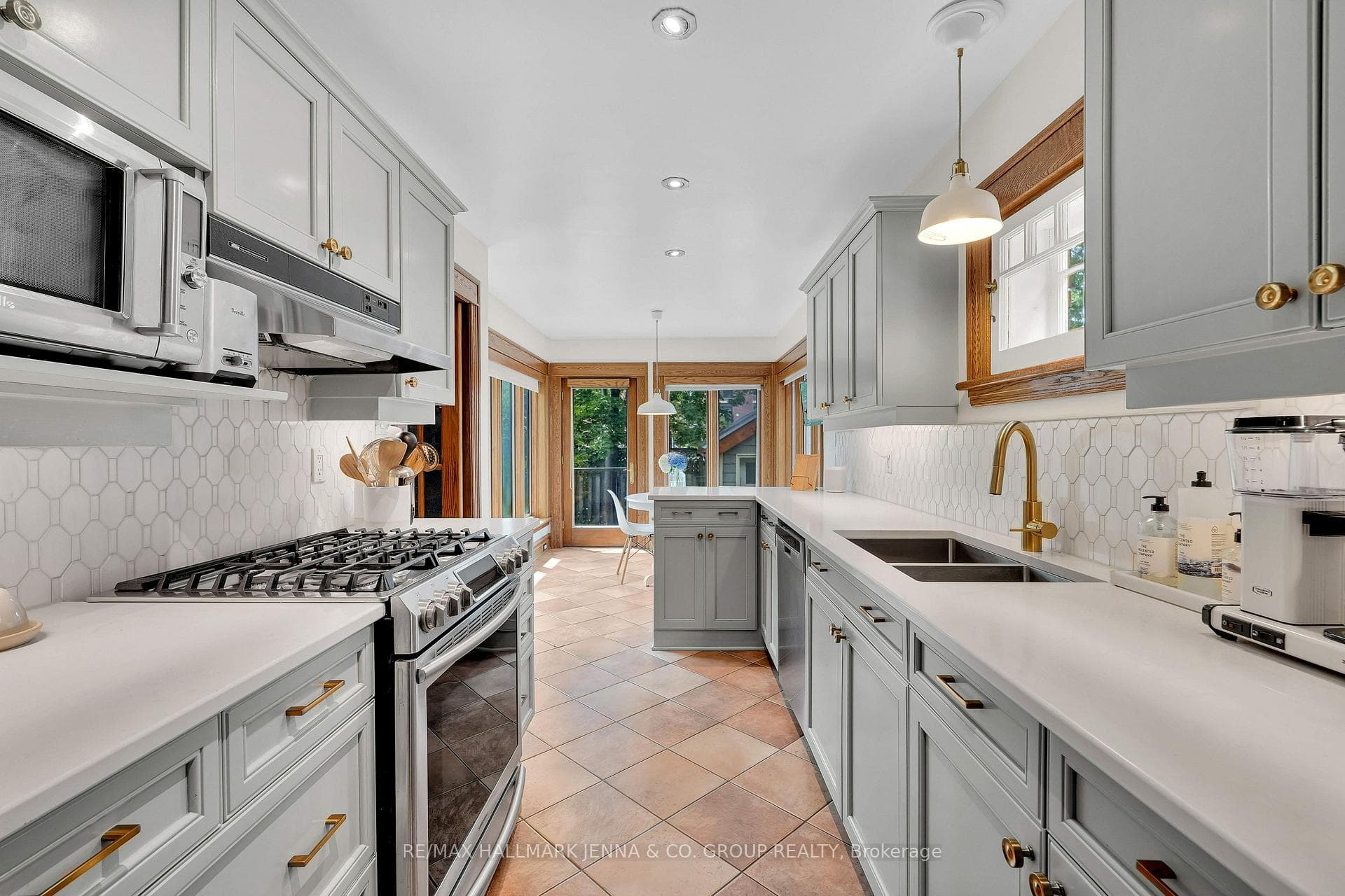 50 Willard Street photo 18