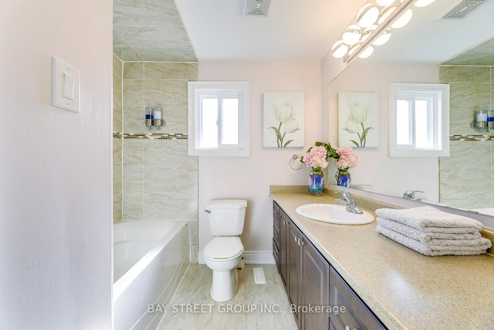 7085 Tamar Mews photo 22