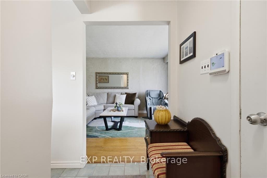 11 Summit Crescent photo 5