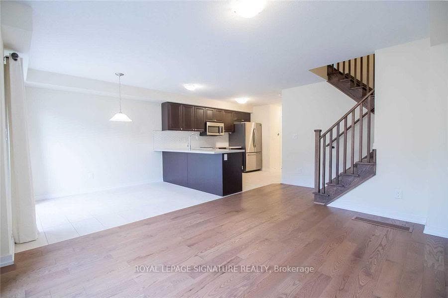 76 Scarletwood Street photo 8
