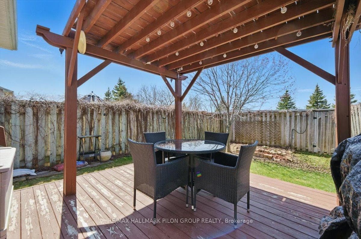 903 Markwick Crescent photo 19