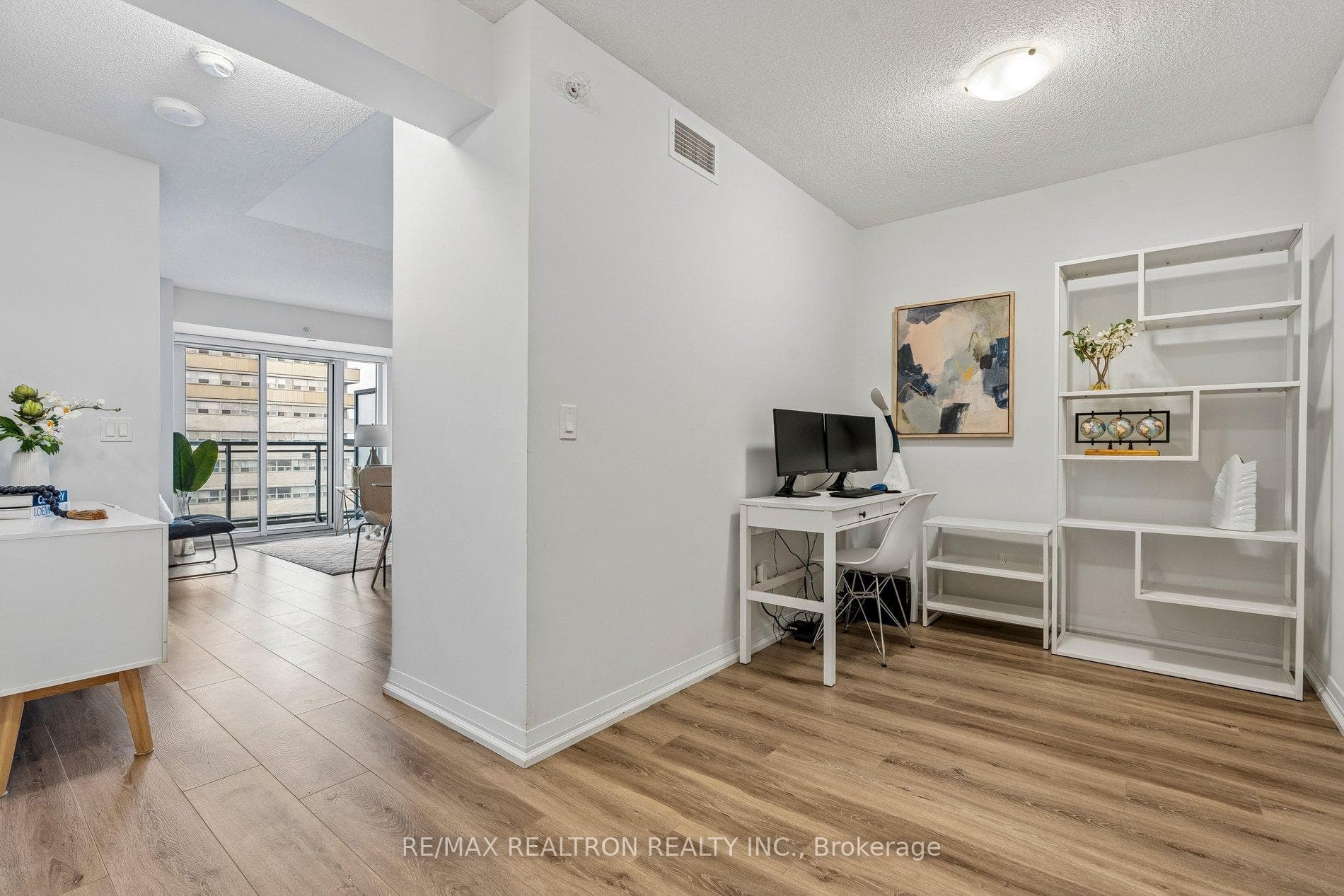 30 Meadowglen Place Unit 1503 photo 10