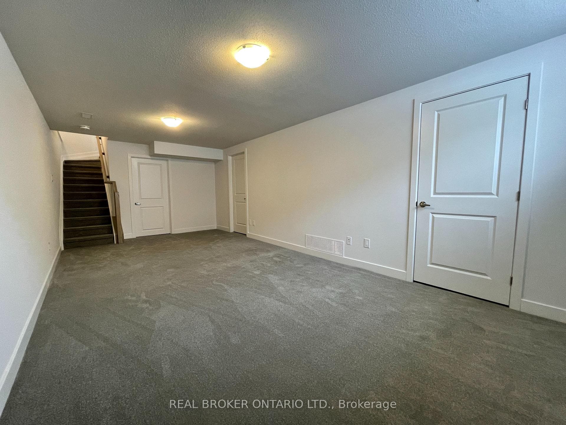 882 Solarium Avenue photo 33