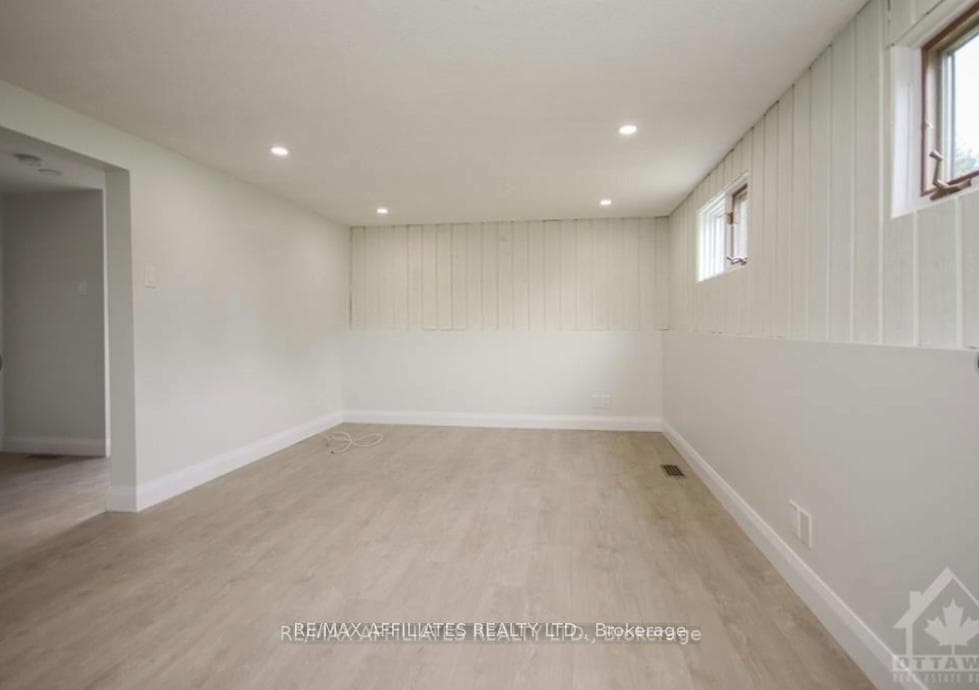 4343 INNES Road photo 15