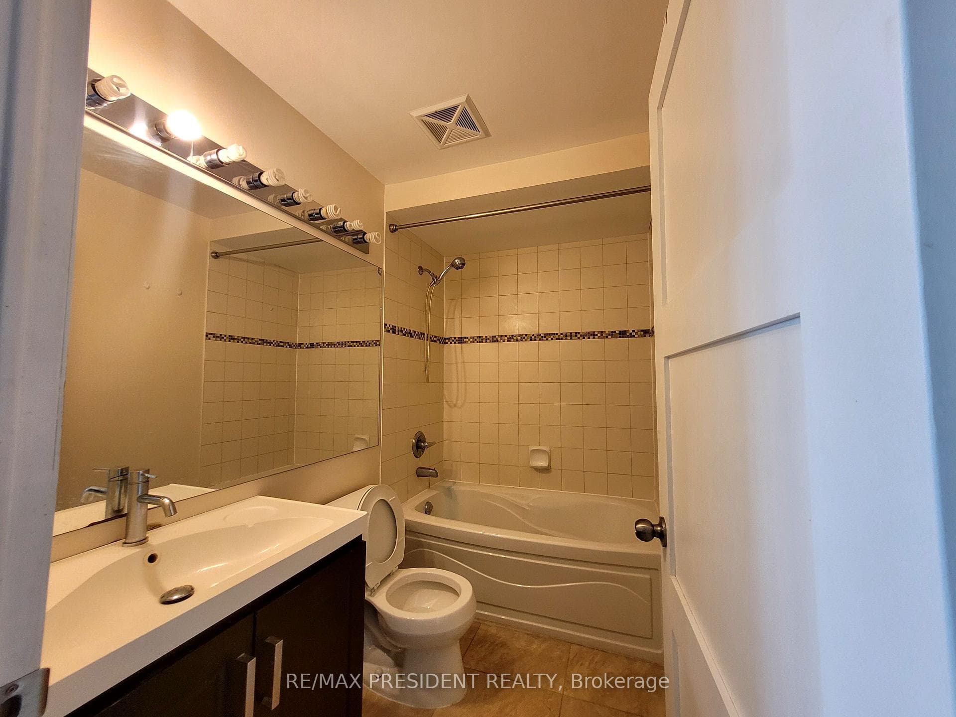 3504 Hurontario Street Unit 801 photo 12